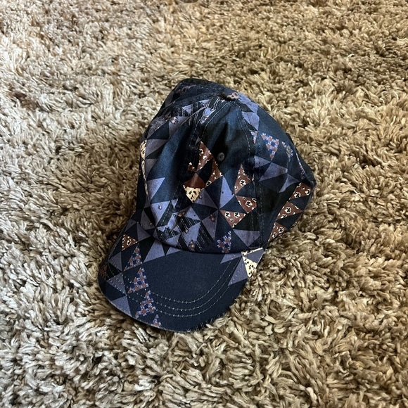 NWT universal thread geometric pattern hat - Picture 2 of 5